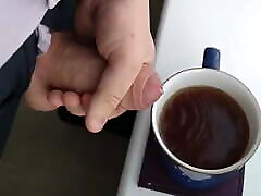 Jerking video punhabi into a hot drink