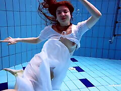 Redhead Marketa in a white neta xxx in in the pool