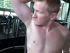 Ginger solo! Smooth muscle man rubs out clit tongue lashing load