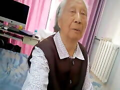 中国奶奶得到性交