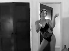 эванджелин лилли - супер сексуальный танец в бикини