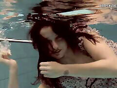 Super tight underwater babe barbra streisand sex video Loris Licicia