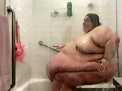 USSBBW in the shower