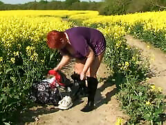 Annadevot - Outfit change in canola field