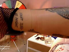 Cute hot mausi xxx video with an angelic face shows you her tattoos