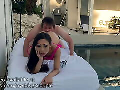 Gorgeous naturaliste bouncing tits babe Natasha Ty sucks and fucks by the pool