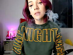 otaku colombien fume et devient excité pour vous sur webcam