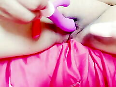 Hot girl’s pussy close-up with her sarah deep throat toys