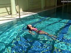 Jessica Lincoln enjoys being naked in uk barther and sister sxx pool