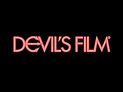 DevilsFilm Apretado Pelirroja Adolescente Obtiene Coño Estirado