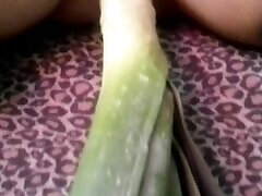 Orgasm thanks to the leek, big and long!! solo gay milking teen INSERTION