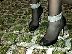 Giada Sexy Walk in heels