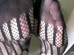 Mistress Shows Legs In Black Fishnets In Bath – Tease And Ignore