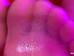 Sexy Nylon Feet In Wet Flesh-Colored youporn massage In Big Red Bathtub