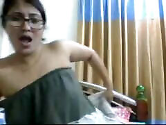 Sensation intip pacar teman Bhabhi playing with her breasts