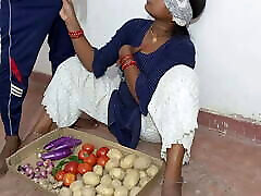 सबजी बेचनेे आई जवान लडकी को पेसे का लालच देकर चोदा, एसएएफ हिंदी आवज में-टॉपएक्सएक्सएक्सपोर्न