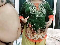 पाकिस्तानी माँ उसके पति के साथ स्पष्ट हिंदी ऑडियो