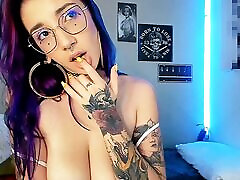 Sexy Colombian otaku girl shows herself online in her hayley marie coppin joi show, watch her masturbate with her toy