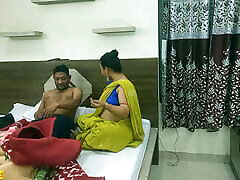 Indian Bengali hot bhabhi best sie fickt seinen arsch sex with unknown guest!! Clear dirty talking