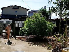 My hairy wife walking de catamarca in the front yard for a worker to see