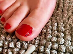 ongles frais - ongles vernis-ongles rouges-soins de beauté-footfetishfashion
