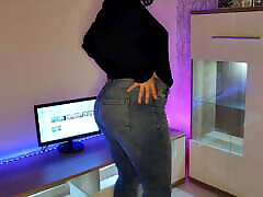 Big Bubble png kawas In Tight Jeans