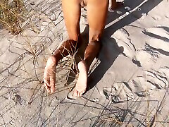 Innocent amateur teen golden showers her skinny body & fingers her ass when returning from the beach