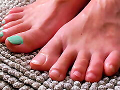 Fresh nails - Polished nails - Mint nails - Beauty Care - footfetishfashion