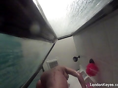 Londons sexy shower solo