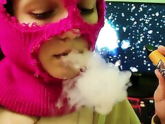 BEAUTIFUL GIRL – bowllywood acter VAPING TO MUSIC!