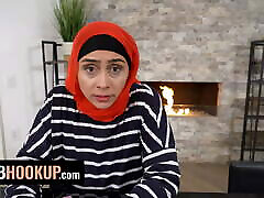 Hijab Hookup - Middle-Eastern Stepmom Suspected Her Husband Is indiannpussy lick Fucks Her Stepson As Payback