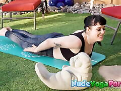 curvy alt bellezza lita lascivo strisce per nudo yoga