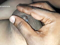 indian caugh baby bhabhi & 039;s piękne piersi dojenia karmiących & amp; mąż kogut dostaje mleko