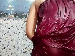 Indian 80 porn start myna castillo bhabhi bathing in petticoat bath