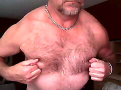 Yes Master! 1 Nipple pump pec flex