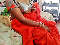 Indian Desi seachtouche bus arabe Wife Dammi with Red saree