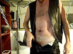 William Hairyartist in sling showoff