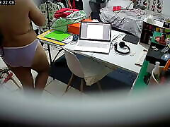 my trying to be girlfriend broadcasts on cam while i&039;m at work