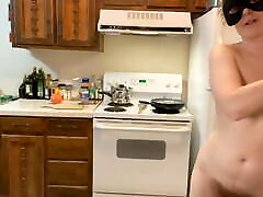 джинджер пиртарт изобретает новый петушиный хвост голышом на кухне эпизод 45