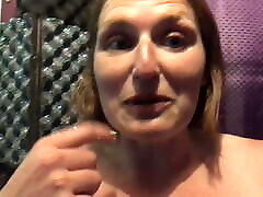 راشل ویگلر خم قفسه سینه خود را به عنوان یک پاسخ تصویری به خواسته چگونه قوی او قسمت 1