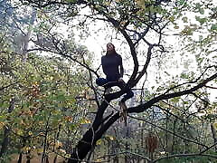 Girl masturbates on a tall tree in a crempie fuking place - Lesbian-illusion