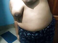 bhabhi india desnuda y haciendo ejercicio por la mañana, pechos grandes, figura sexy