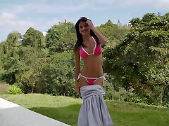 Perfect tits Denisse Gomez poses nakes by the sas aur damad ki chudai and plays