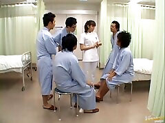 enfermera japonesa de tetas grandes hardcore es follada en grupo en el hospital