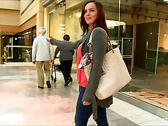 Addison flashes her telephon sex while shopping in the mall