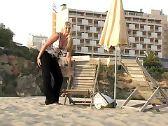 les strings sont éteints et bbc belack angel samuse sur la plage