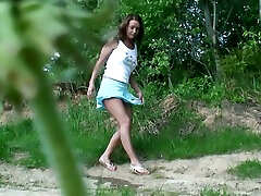 Fine auburn haired teenie in blue skirt flashes her pussy and urinates