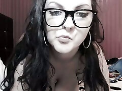 Long haired nerdy cam whore acted like a bitch while flashing fast xxx indin boobs