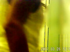 उष्ण जासूस वाला कैमरा वीडियो के साथ गोल-मटोल पत्नी एक शॉवर ले जा