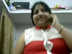 Chunky mature indian bhabhi having phone brazielen tube on webcam